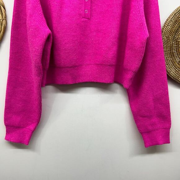 Buckle Le Lis Hot Pink Quarter Snap Ribbed Crop Cropped Knit Sweater Medium - Picture 4 of 6